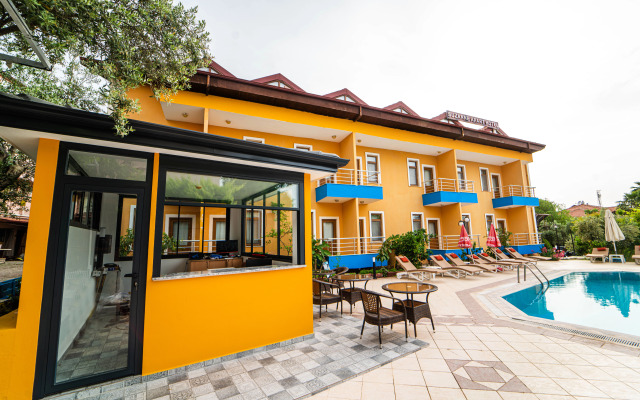 Suzanne Hotel & Restaurant