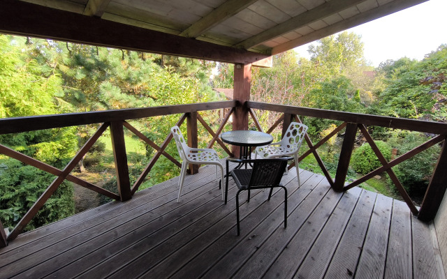 Derevenskij Dom U Morya Apartments