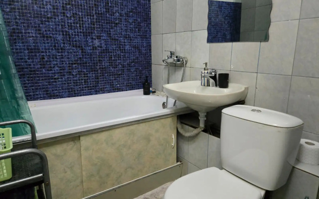 Dvukhkomnatnaya Kvartira Vozle Zhd Vokzala Flat