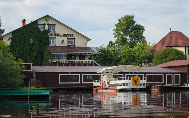 Отель Гостиничный рыболовно-охотничий комплекс Александровский Причал