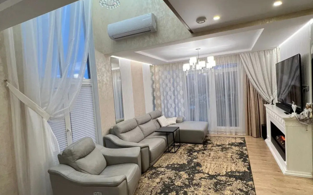 Villa V Zakrytom Poselke S Plyazhem