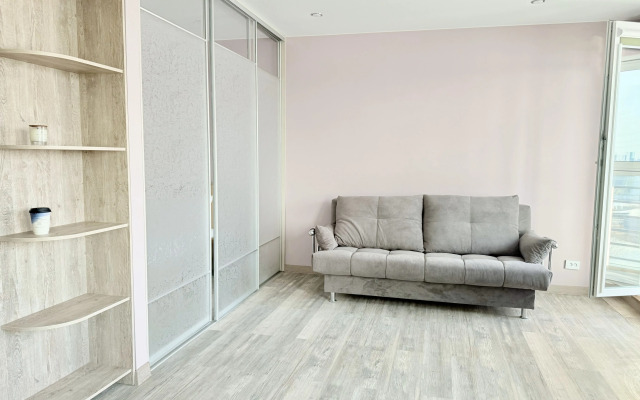 Studiya S 4mya Spalnymi V Yevropeyskom Kvartale Apartments