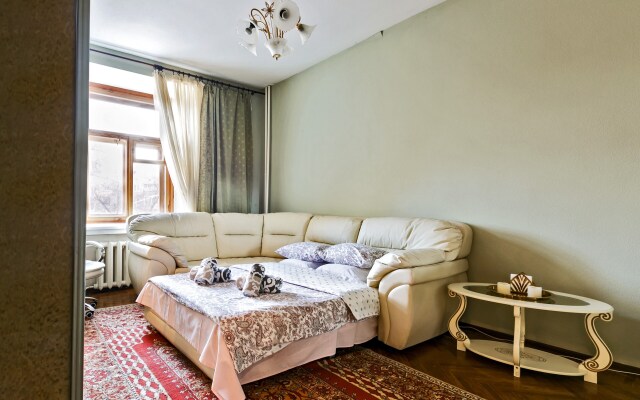 Na Prospekte Kutuzova 21 Apartments