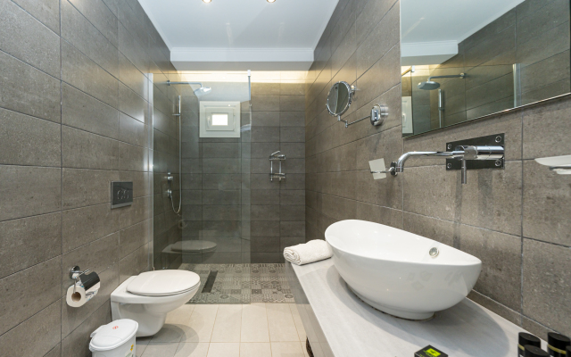 Milonas House Apartments