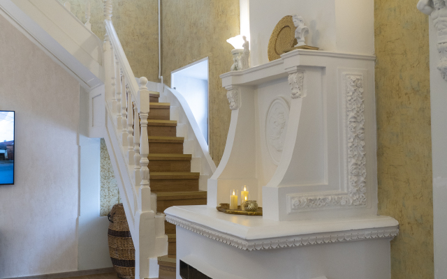 Naprotiv Kremlya Flat