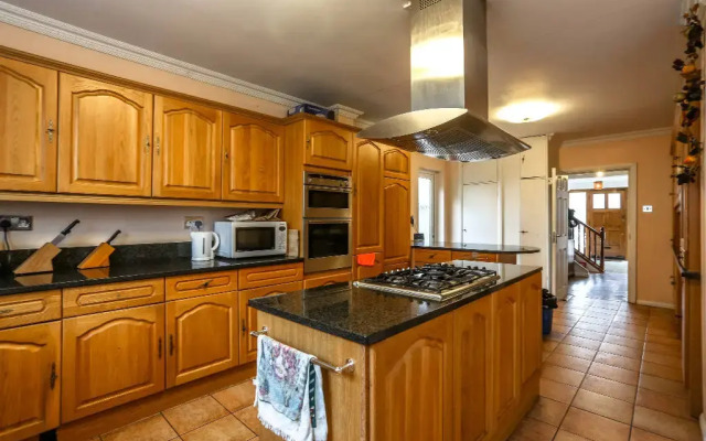 Гостевой дом Ellipse Whetstone