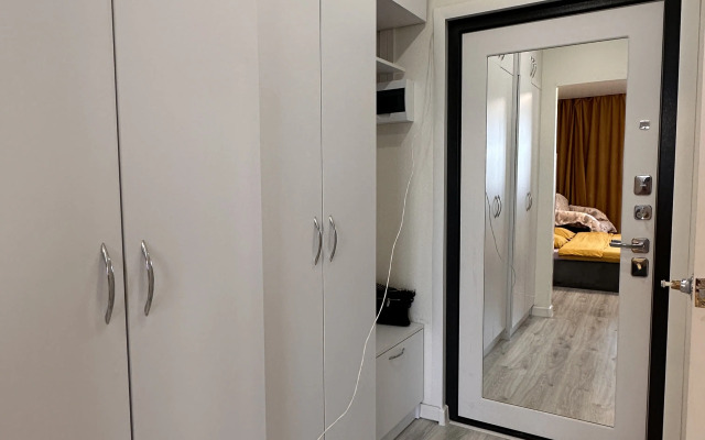 Svetlaya S Udobnoy Krovatyyu Flat
