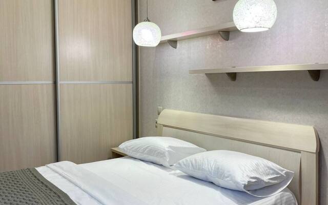 S dvumya spalnyami i balkonom Ajax Na Tyulpanov 41 Apartments
