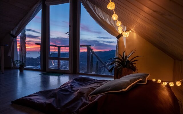 Гостевой Дом с Кипарисами в горах с видом на море