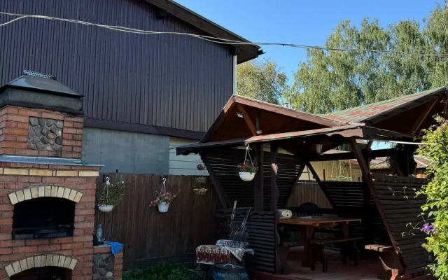 S Banej U Zvonnitsyi Monastyirya Privat House