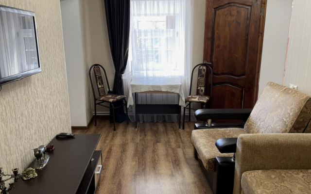 Kurortny Domik U Mashuka Guest House