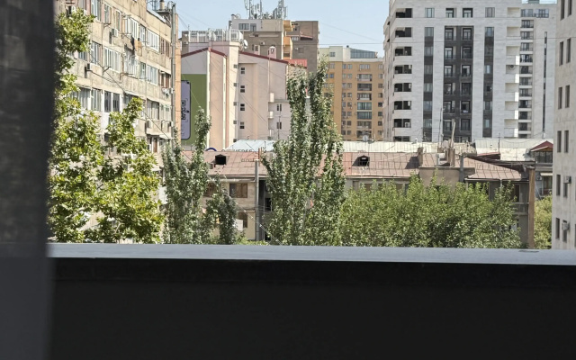 Apartamenty s 2 spal'nami i balkonom v centre goroda ot Sweet Home