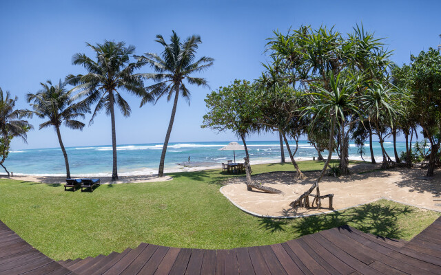 South Point Villa - 3 bedroom Beach Front Villa
