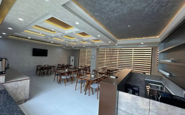 Ohu Palace Hotel & Restaurant