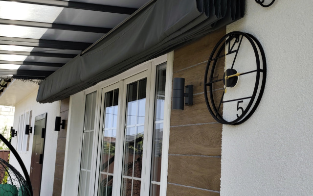 S Launzh Zonoy, Barbekyu I Baney Guest House
