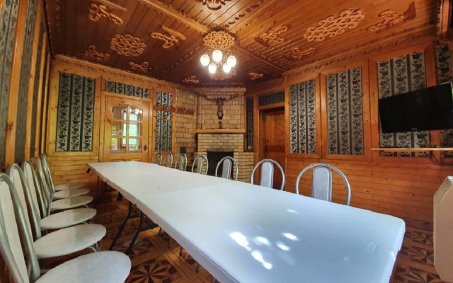 vo Fryazino s Ulichnym Bassejnom i Batutom Private House
