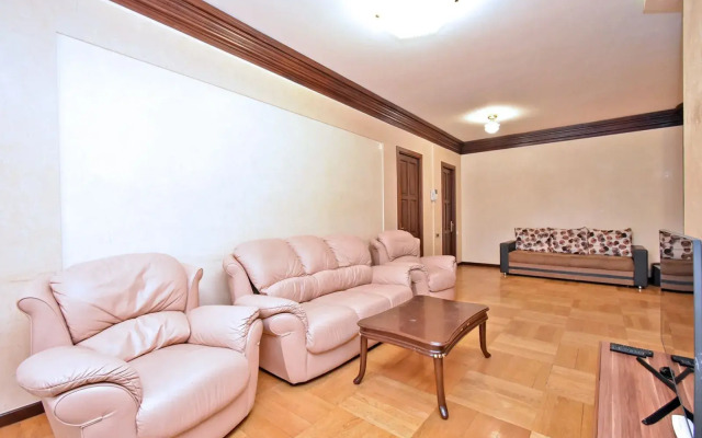 3-K v Novostroyke, Severny Prospekt, Hh335 Flat