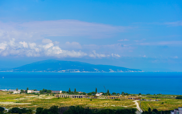 Uyutnye s panoramnym balkonom i vidom na more LetoApart Apartments