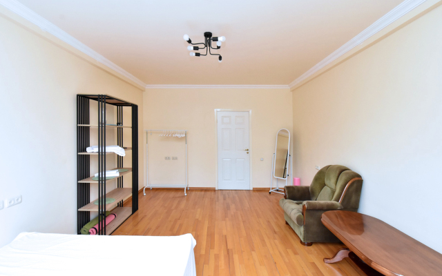 V Bolshom Tsentre Yerevana Apartment