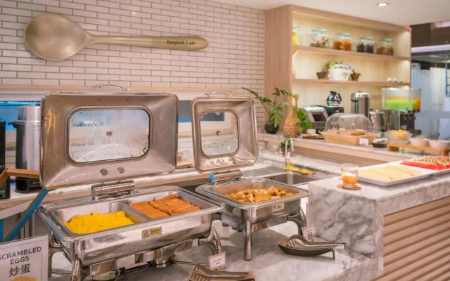 Отель Koon Hotel Sukhumvit