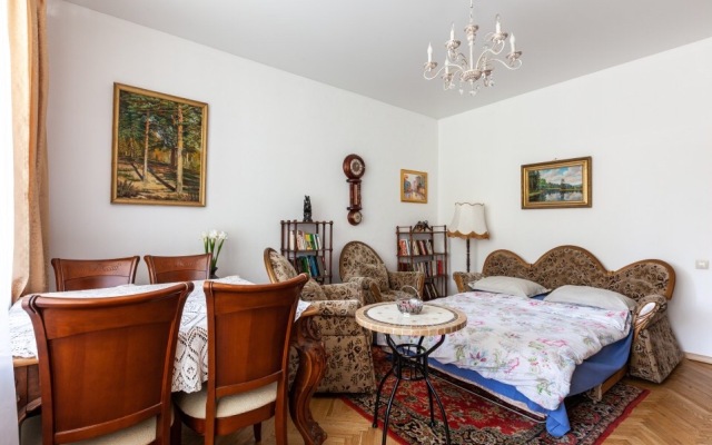 Kropotkinskaya Apartments