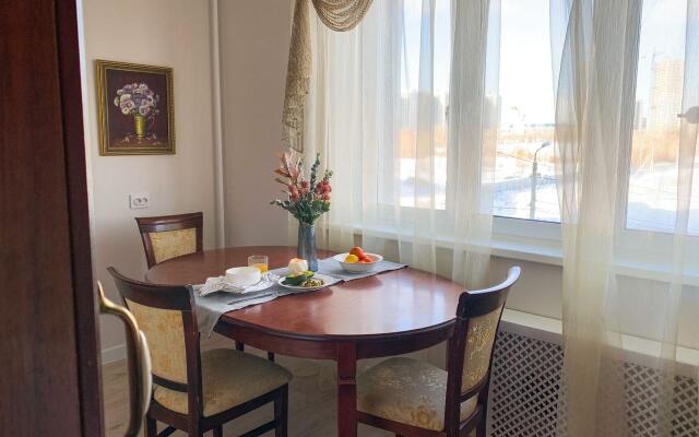 Na Topolinoj Allee s Prostornoj Kuhnej Flat