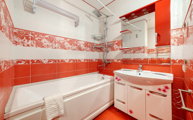 Prostornaya dlya gostey 6kh s kaminom i vidom na more Flat