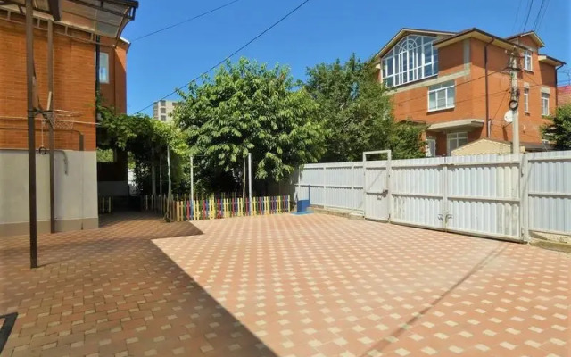 Na Yug U Chyornogo Morya Guest House