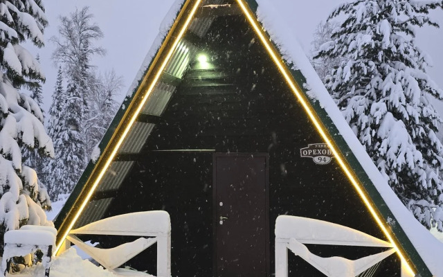 Частный дом А-фрейм в тихом месте среди леса