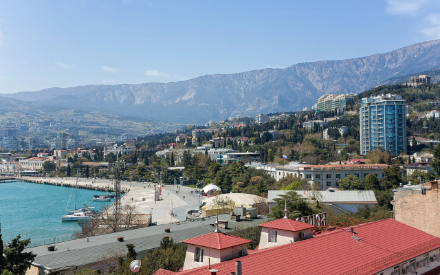 Yalta Plaza Apartments