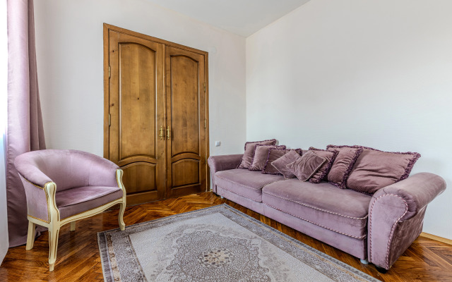 Trekhkomnatnaya Na Prospekte Nezavisimosti 23 Flat