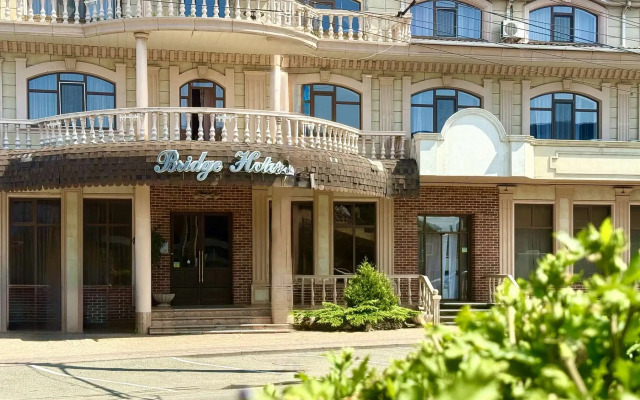 Bridge  Hotel