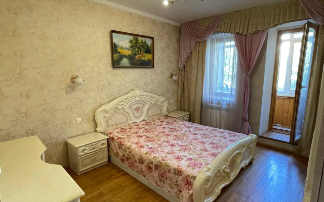 Shikarnaya U Kremlya Flat