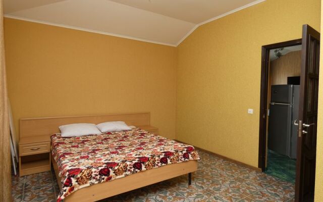 Na Yug U Chyornogo Morya Guest House