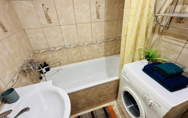 Uyutnaya Dvukhkomnatnaya Nedaleko Ot Trk Planeta Flat