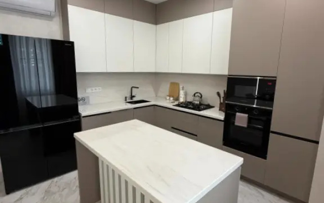 S Dizaynerskim Remontom Flat