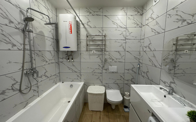 Sovremennaya Studiya Ryadom S Parkom Yunnatov Apartments