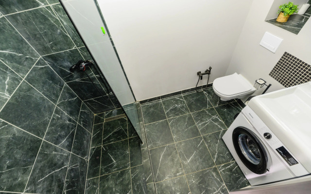 Ryadom s Arbatom i Megoy Flat