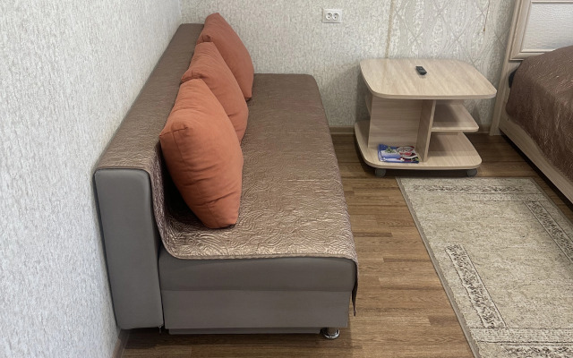 Na Bulvare Rybatskoy Slavy Flat