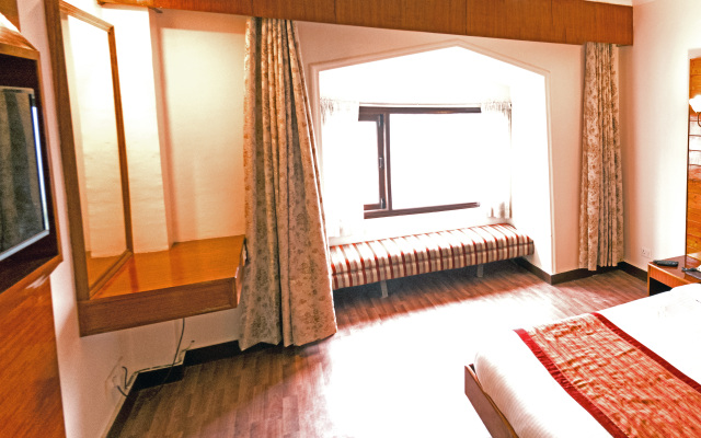 Royal Jardin Whistling Pines Resort Hotel