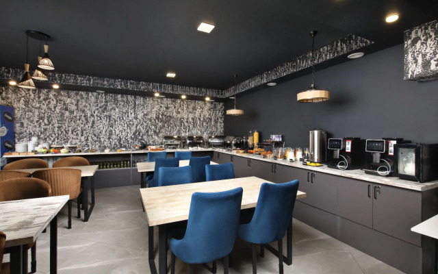 Mirros Subay Hotel Dombay