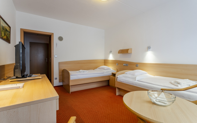 Complex Curie Hotel