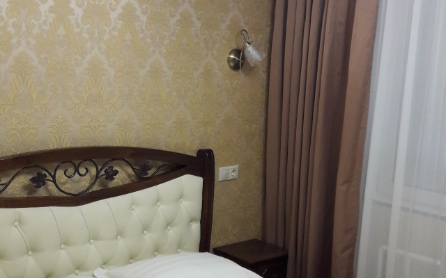 Den i Noch na Profsoyuznoy hotel
