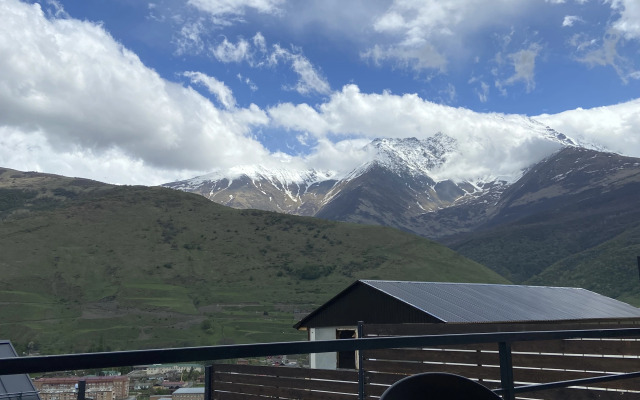 Частный дом Дом с видом на горы