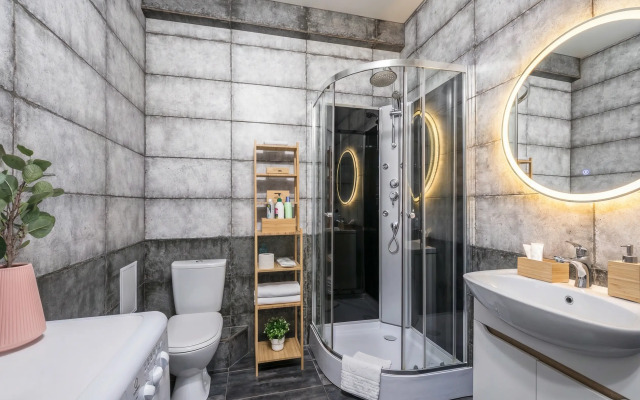 Апартаменты с панорамным видом на город, с большим телевизором (65 дюймов) и Алисой. Встречайте рассветы!