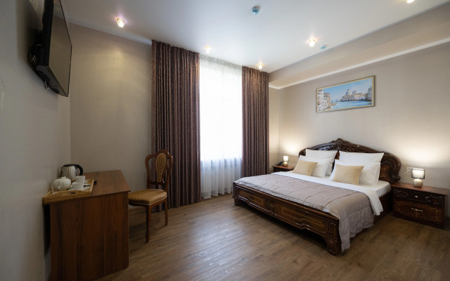 Venice Hotel