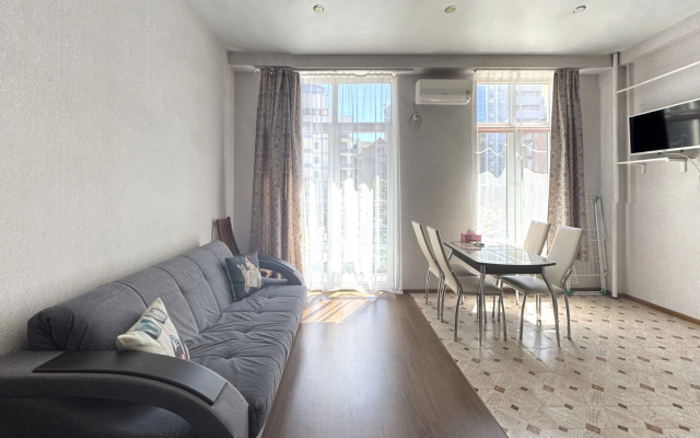 V 50 Metrakh Ot Morya Zhk Plyazh Flat