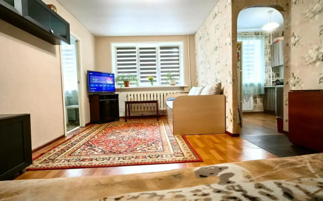 U Ostanovki Gostsirk Flat