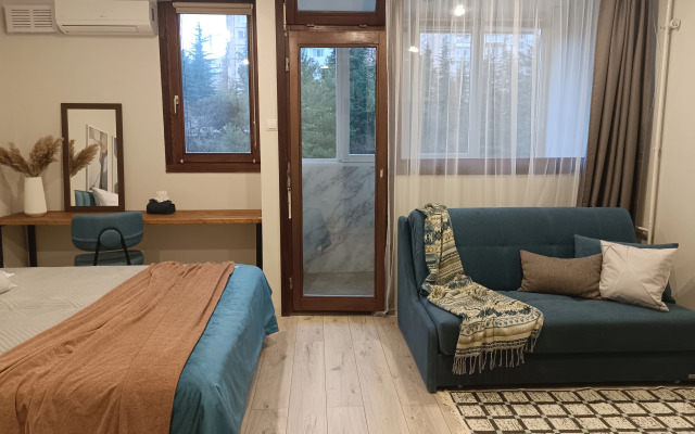 Vdali Ot Suety Flat