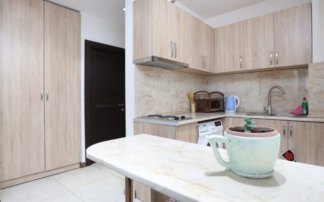 On Buzand Str. 17-60 Apartments